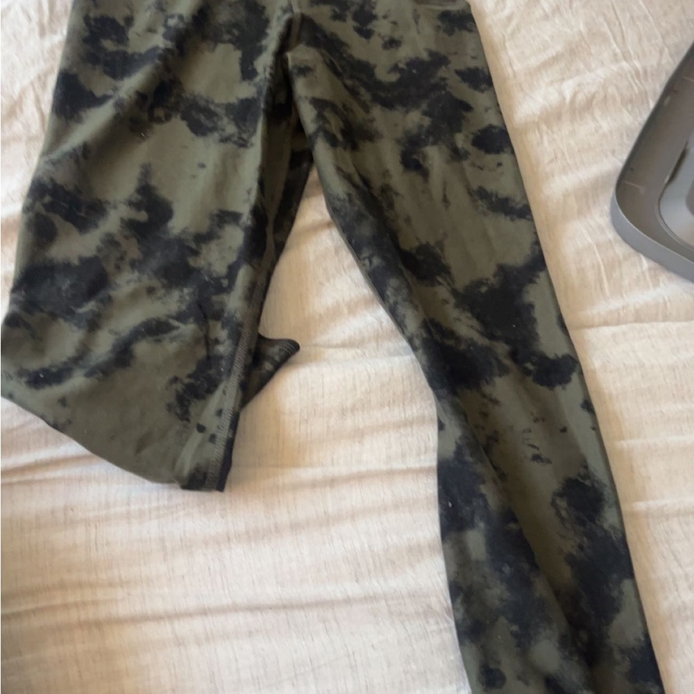 Black and Green Tie-Dye Leggings